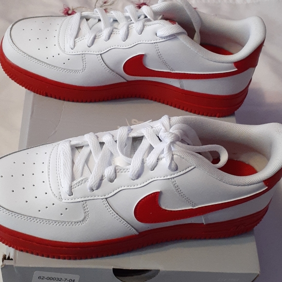 nike shoes red check